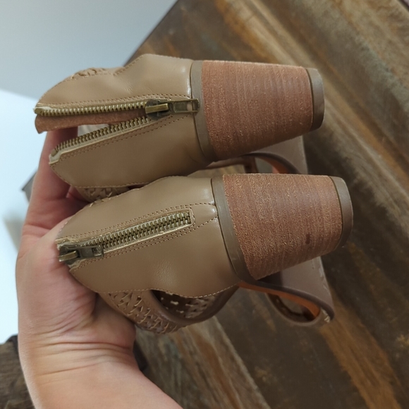 🆕🌿SUNDANCE WOVEN LEATHER SANDALS🌿 - Picture 6 of 8